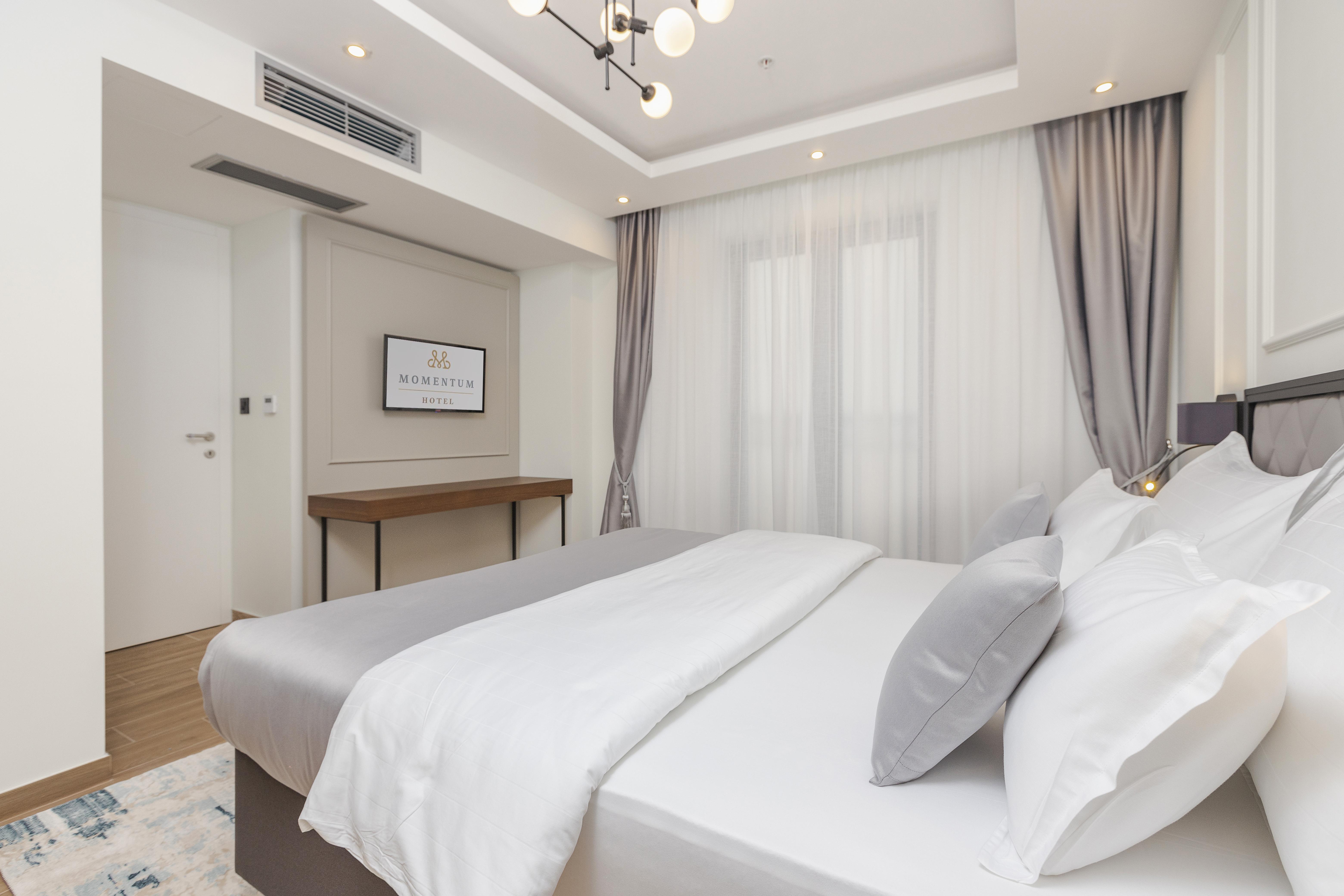 Boutique Momentum By Aycon