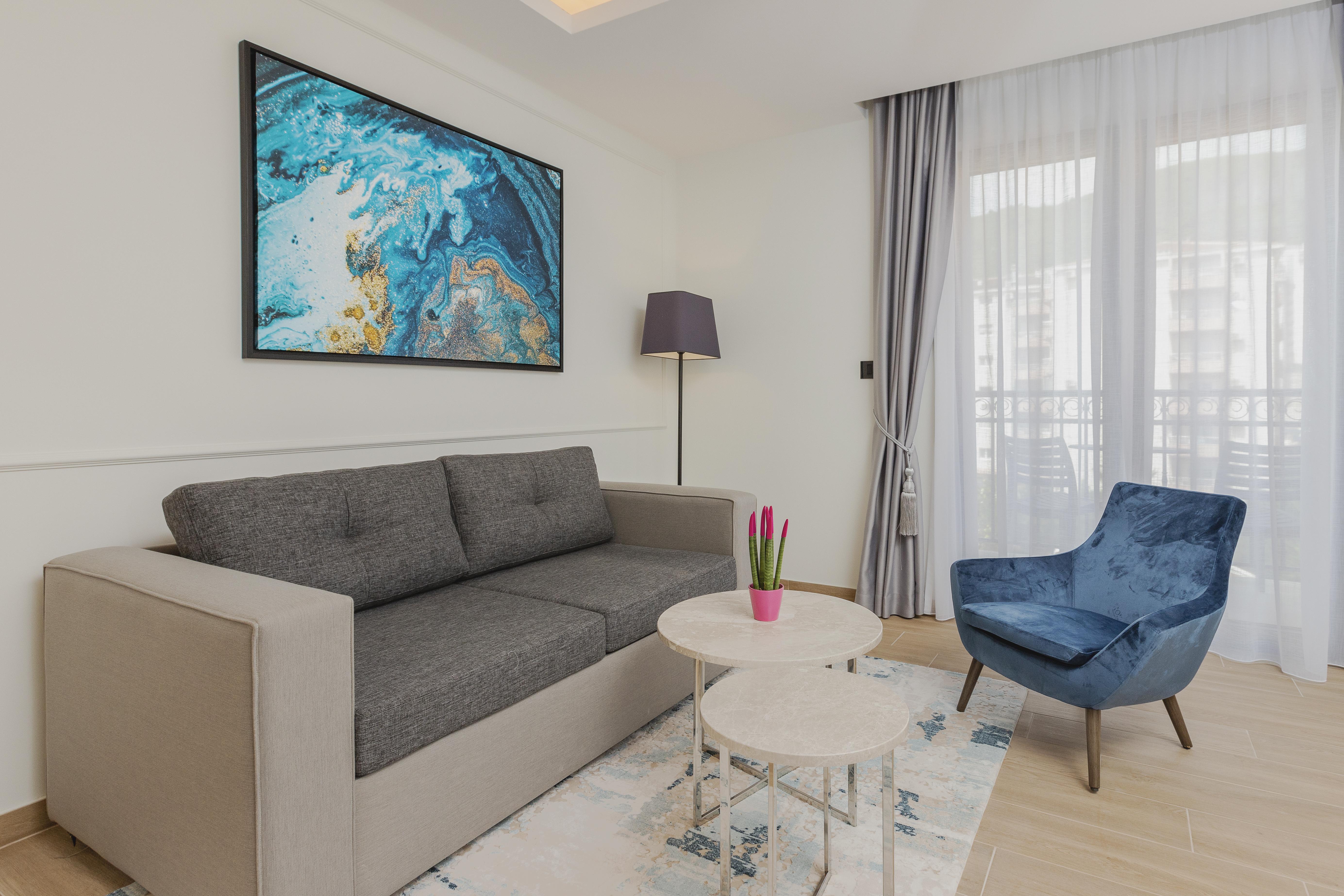Boutique Momentum By Aycon