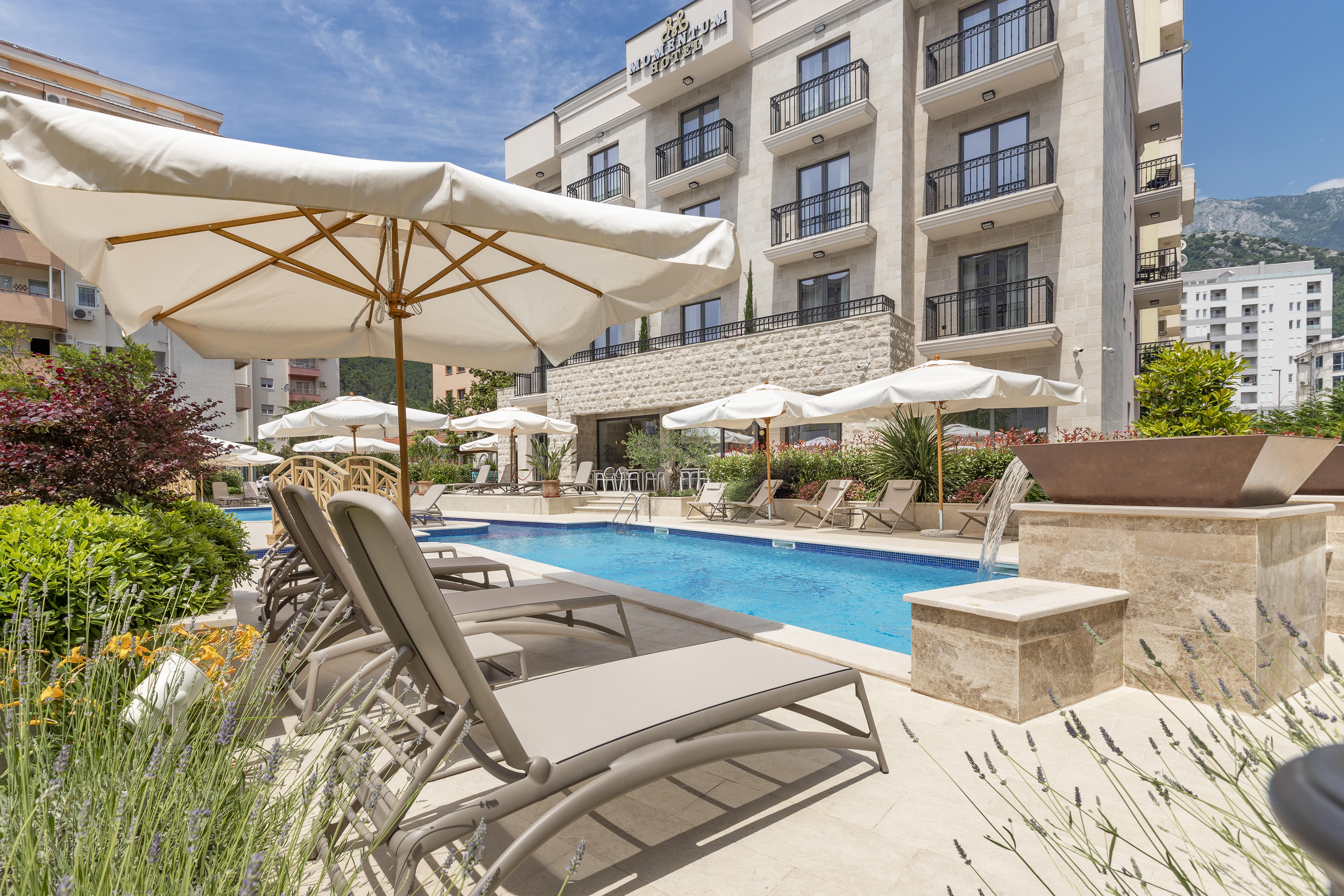 Boutique Momentum By Aycon