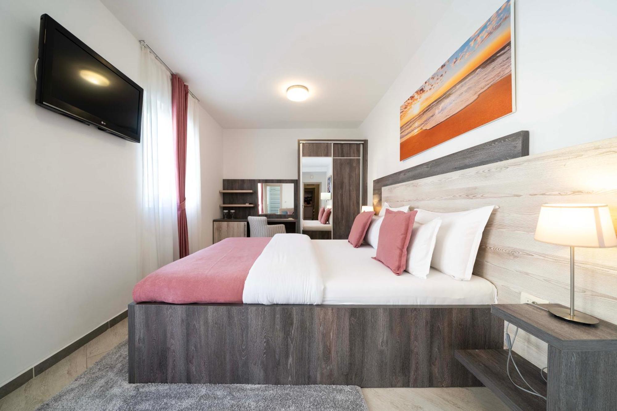 Boutique Momentum By Aycon Budva